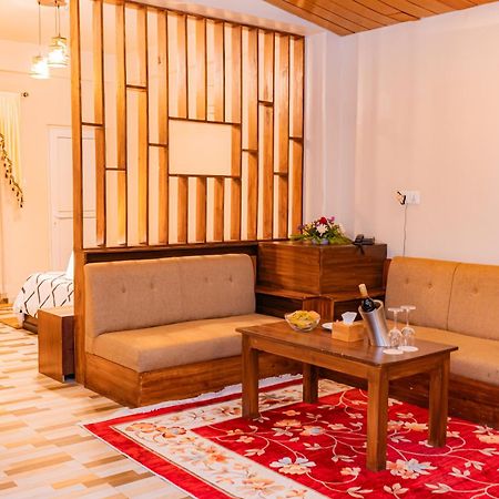 Busy Bee Resort, Pokhara Ngoại thất bức ảnh