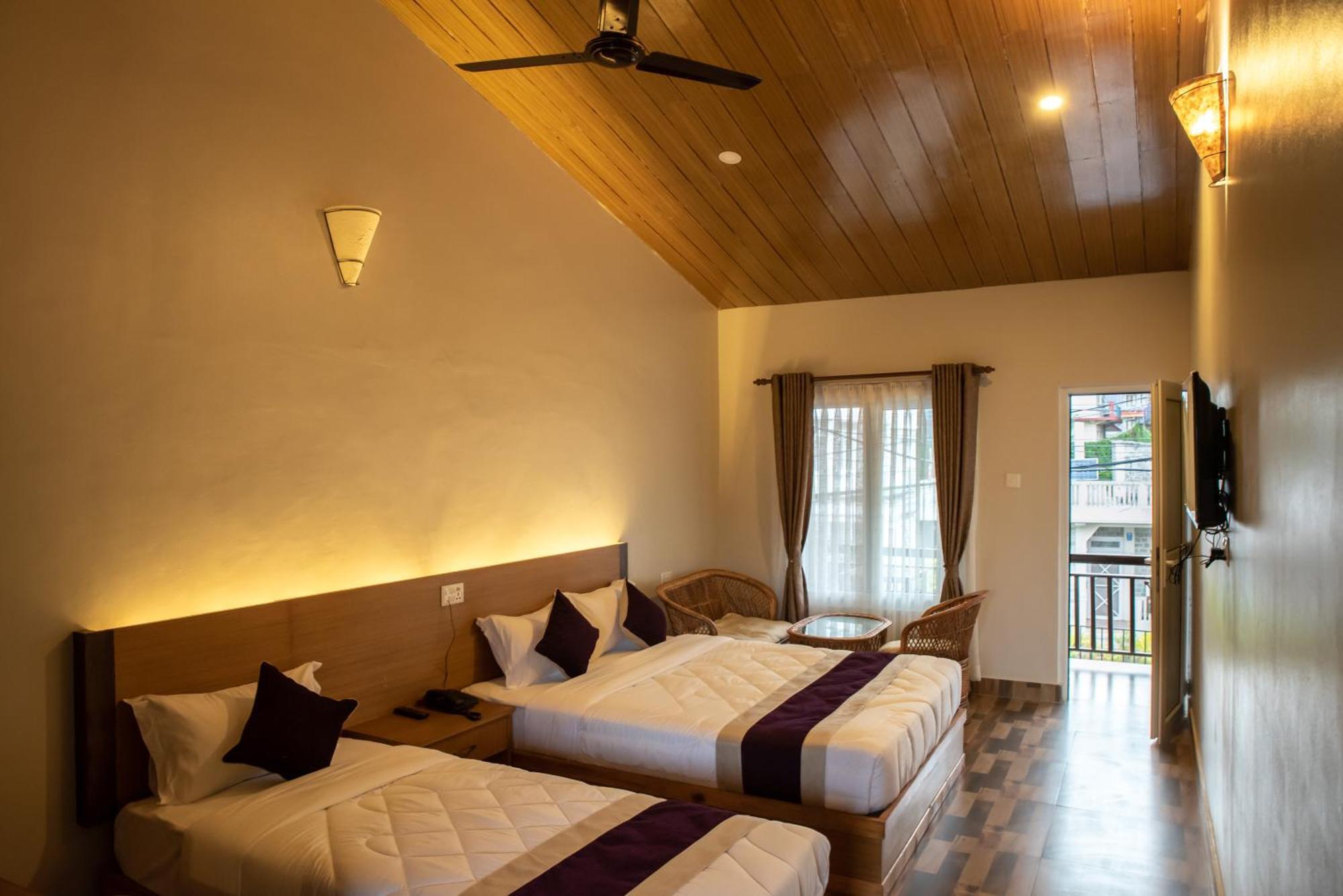 Busy Bee Resort, Pokhara Ngoại thất bức ảnh