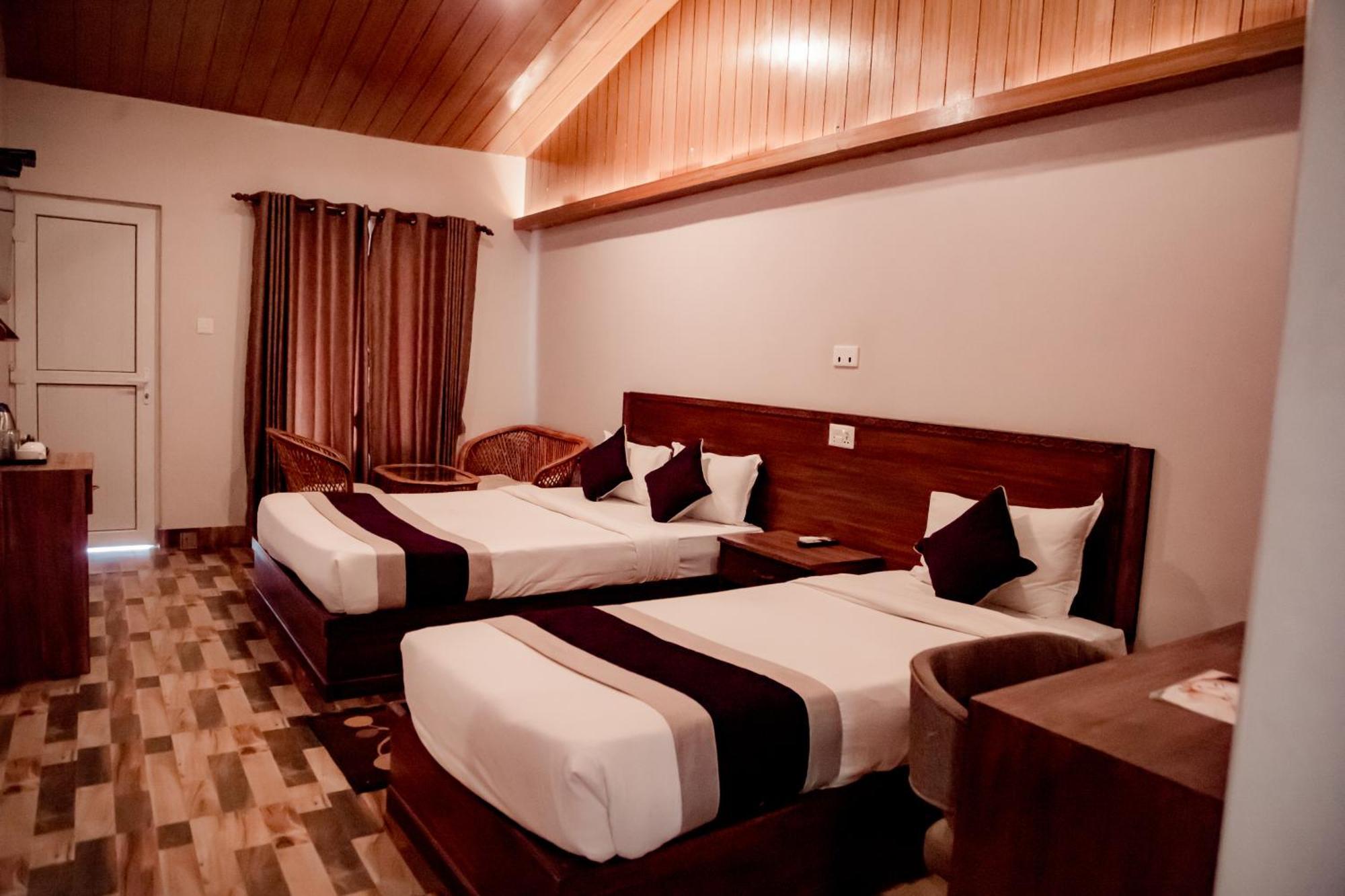 Busy Bee Resort, Pokhara Ngoại thất bức ảnh