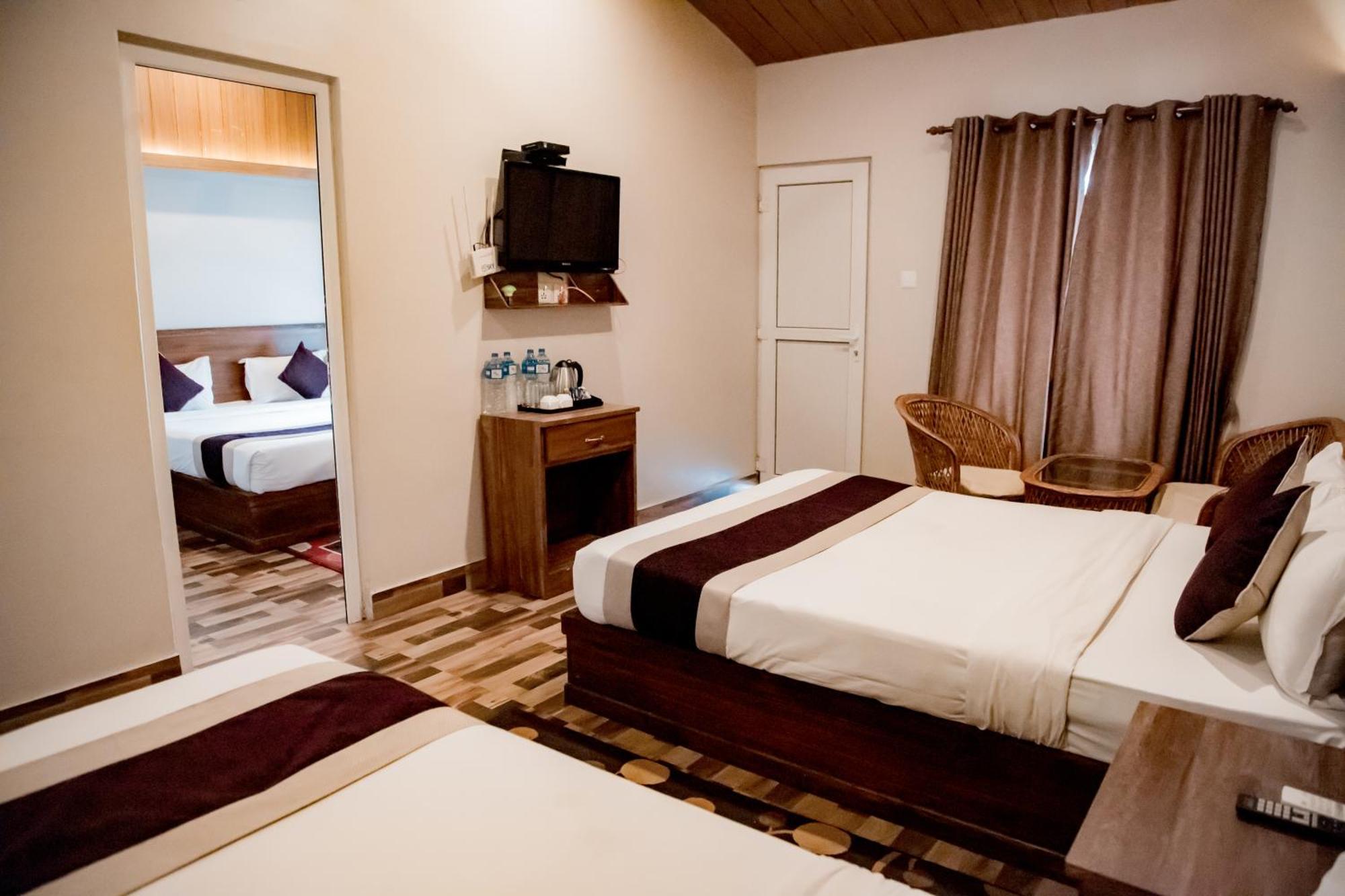 Busy Bee Resort, Pokhara Ngoại thất bức ảnh