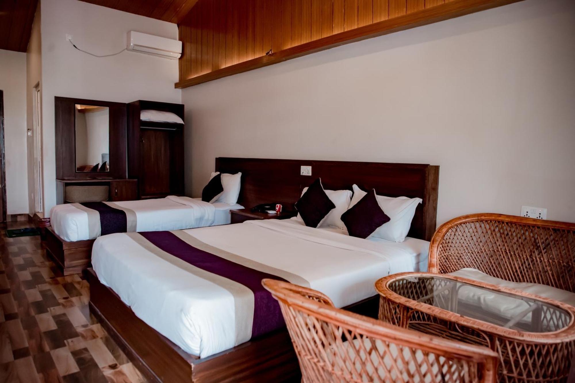 Busy Bee Resort, Pokhara Ngoại thất bức ảnh