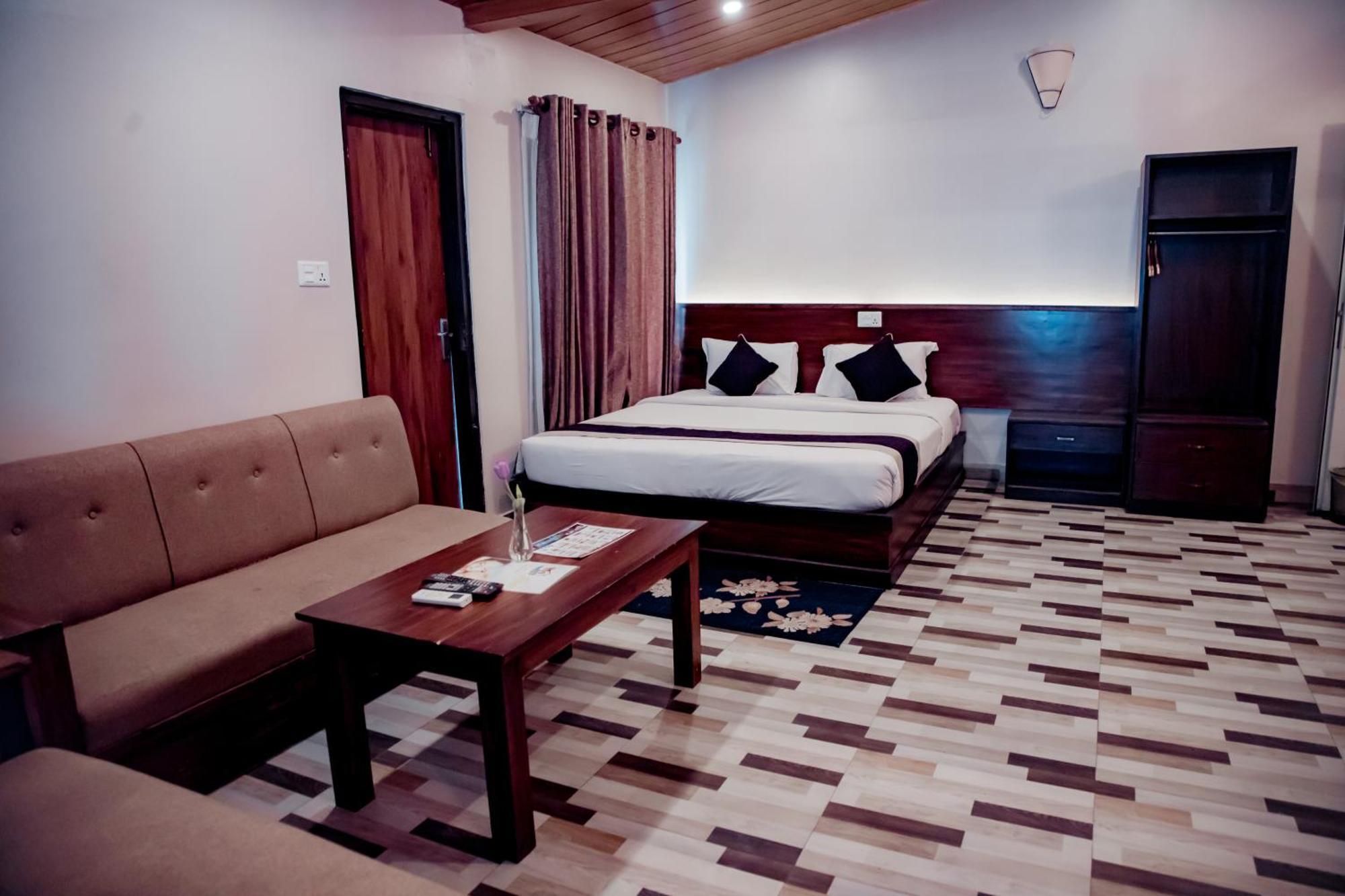 Busy Bee Resort, Pokhara Ngoại thất bức ảnh