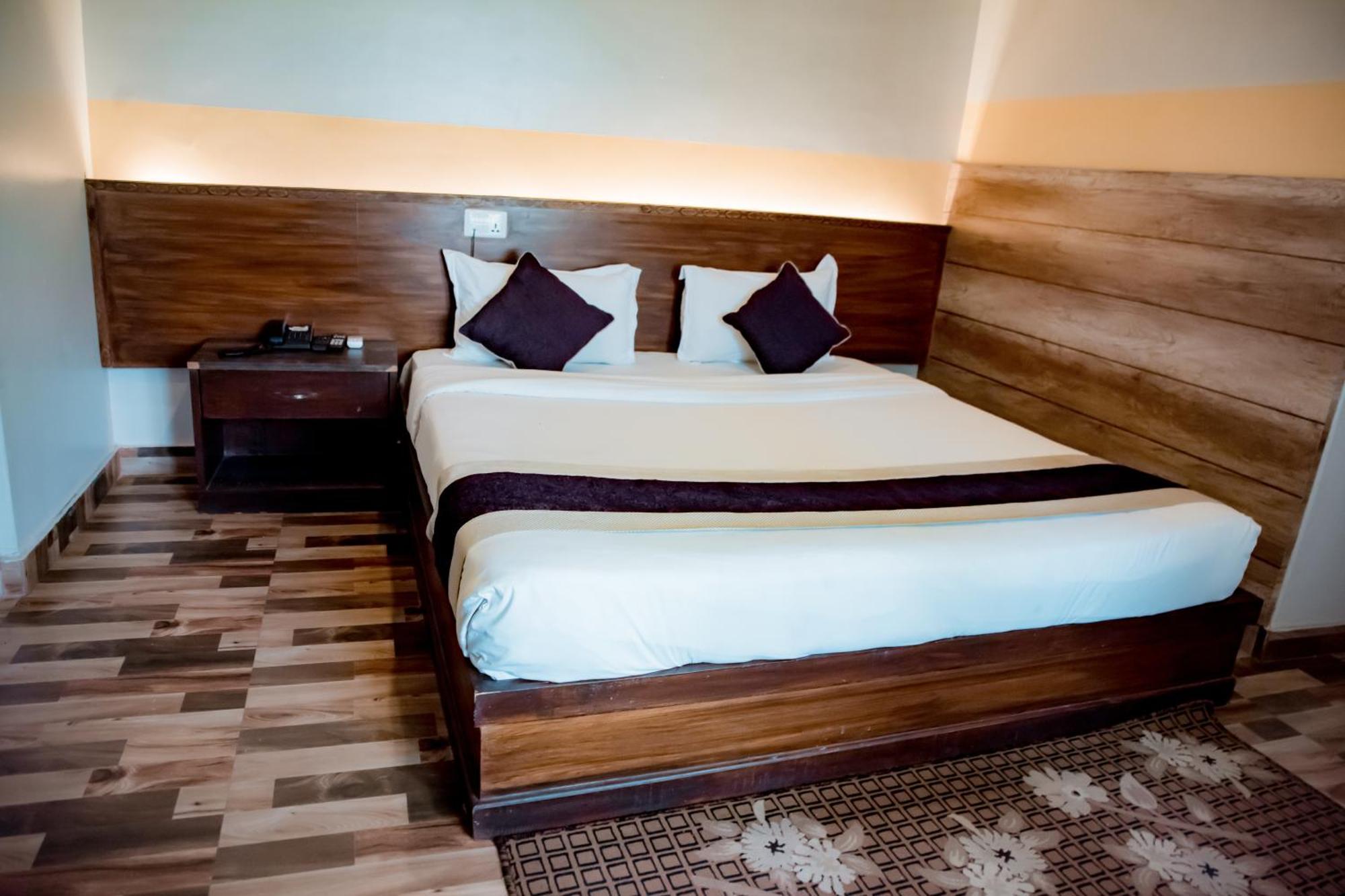 Busy Bee Resort, Pokhara Ngoại thất bức ảnh