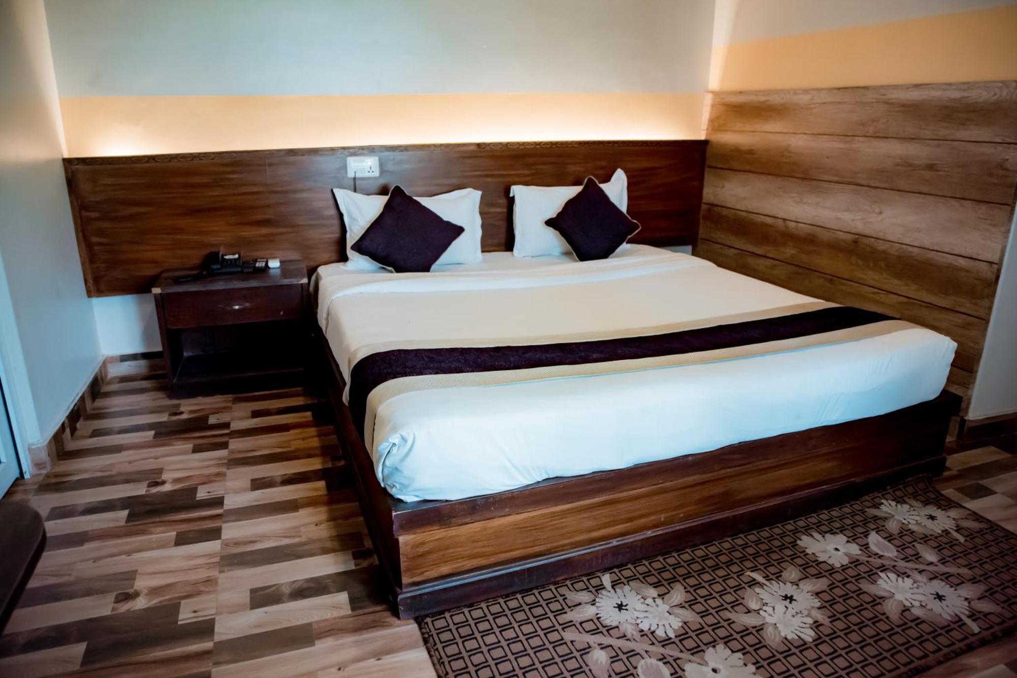 Busy Bee Resort, Pokhara Ngoại thất bức ảnh