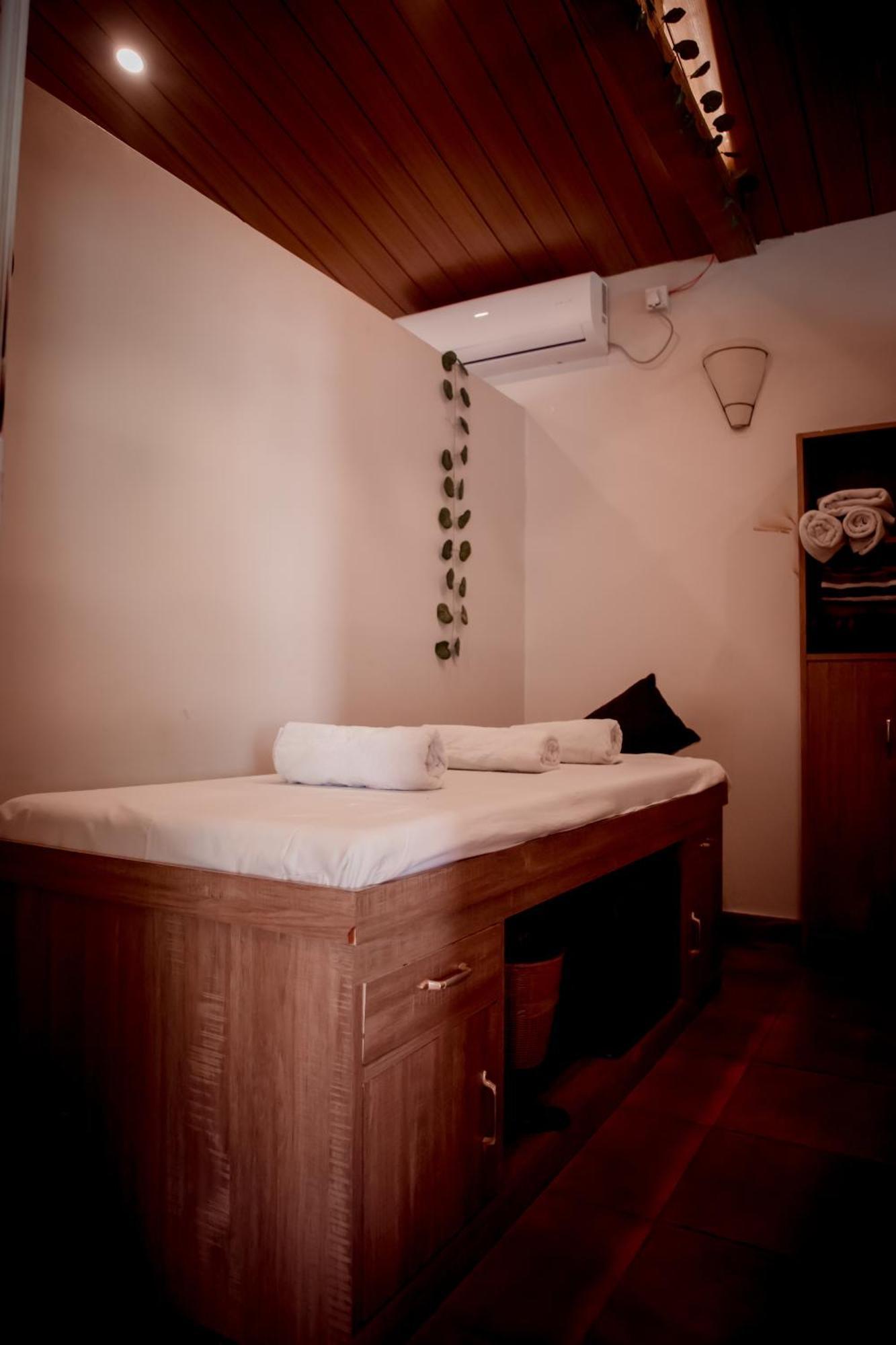 Busy Bee Resort, Pokhara Ngoại thất bức ảnh