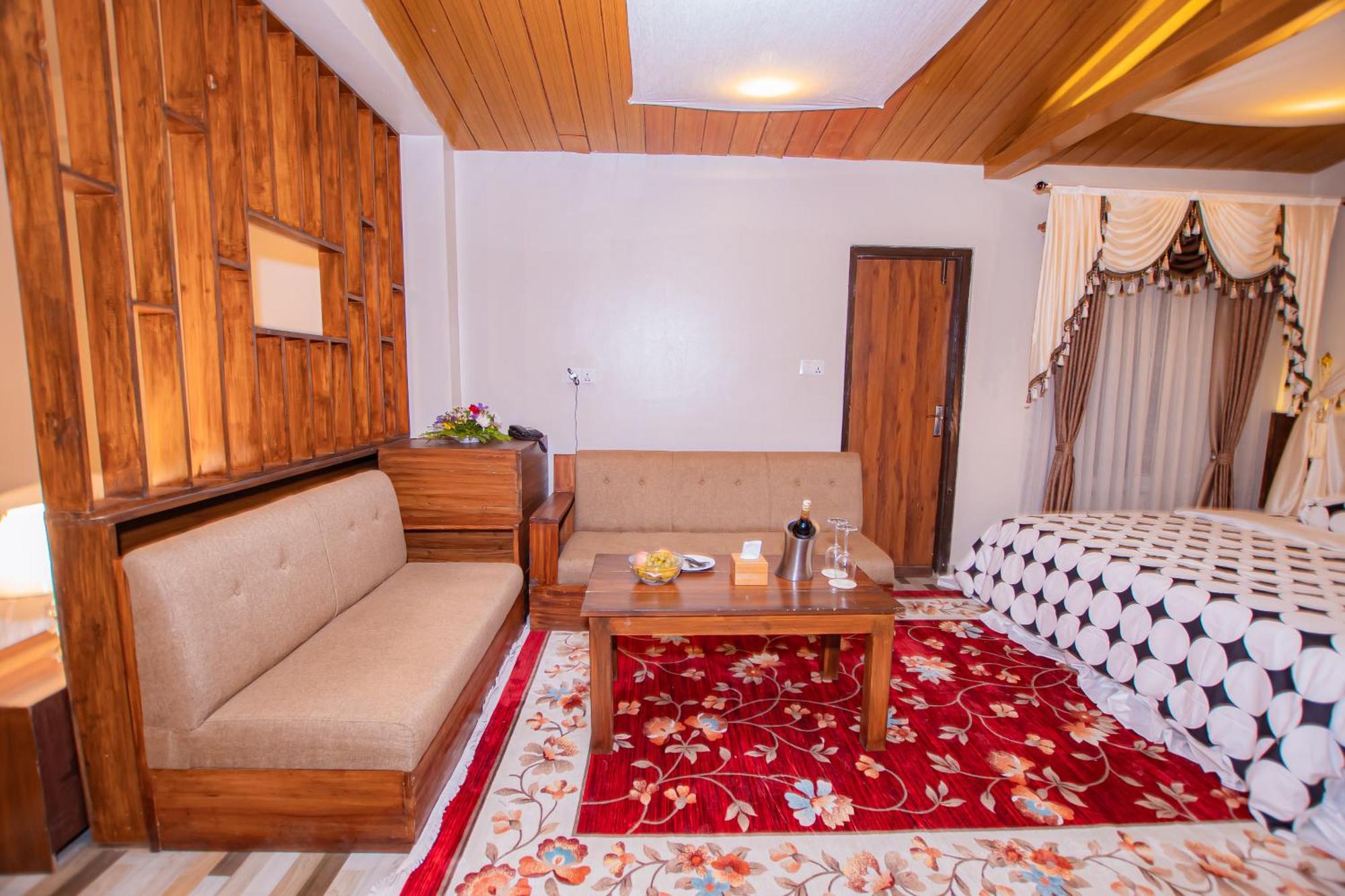 Busy Bee Resort, Pokhara Ngoại thất bức ảnh