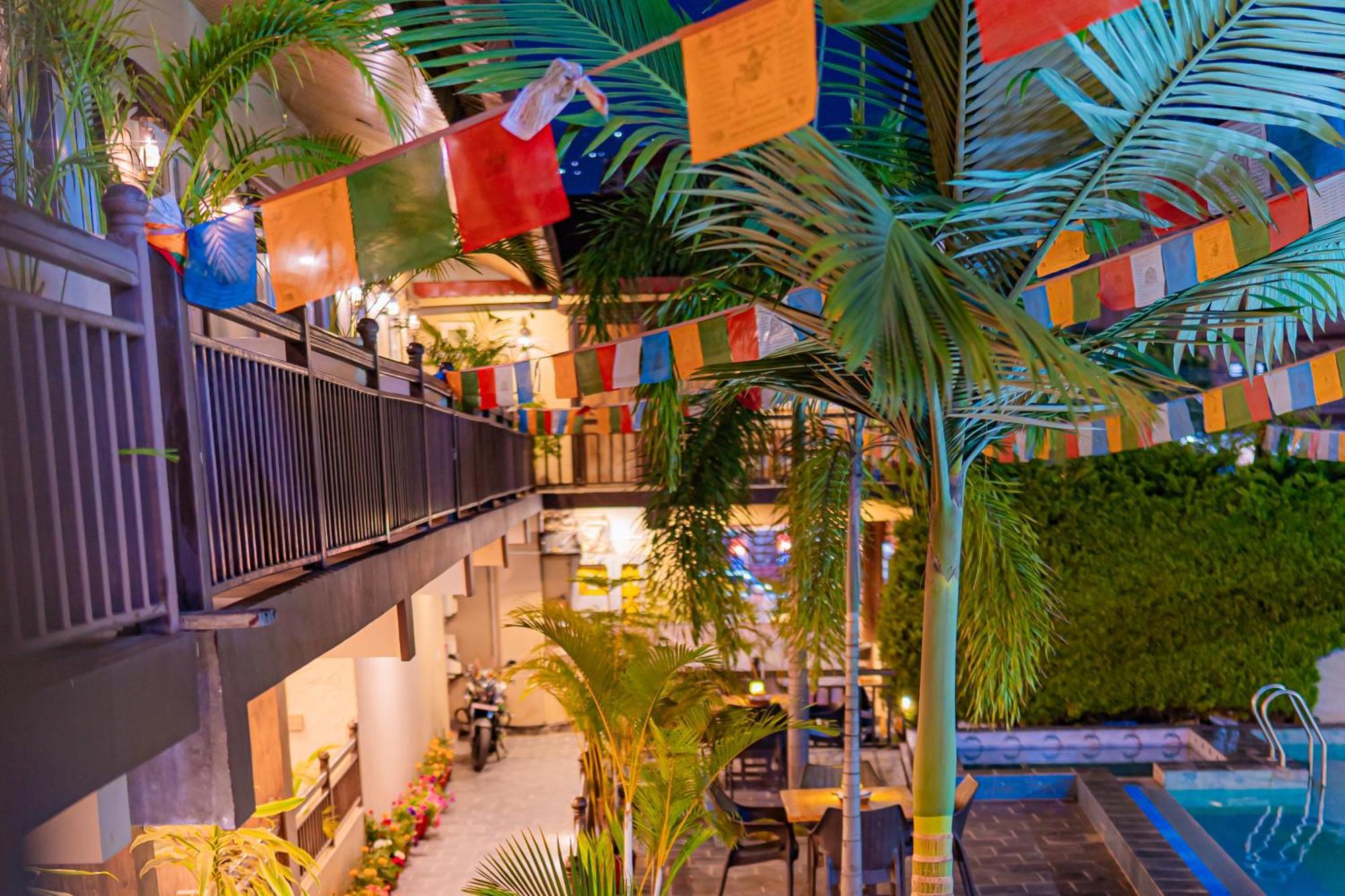 Busy Bee Resort, Pokhara Ngoại thất bức ảnh