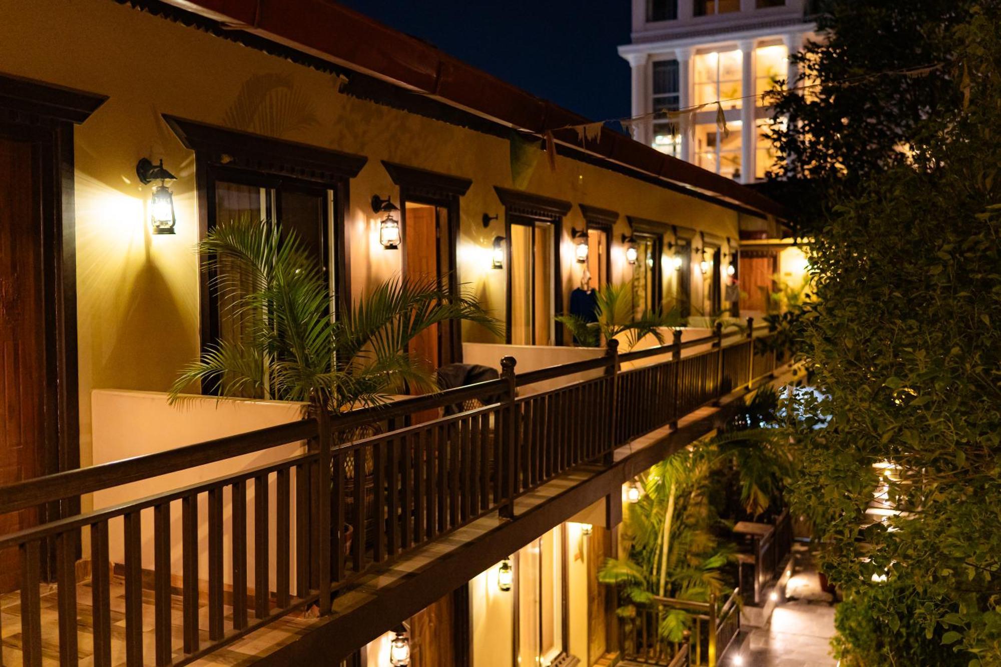 Busy Bee Resort, Pokhara Ngoại thất bức ảnh