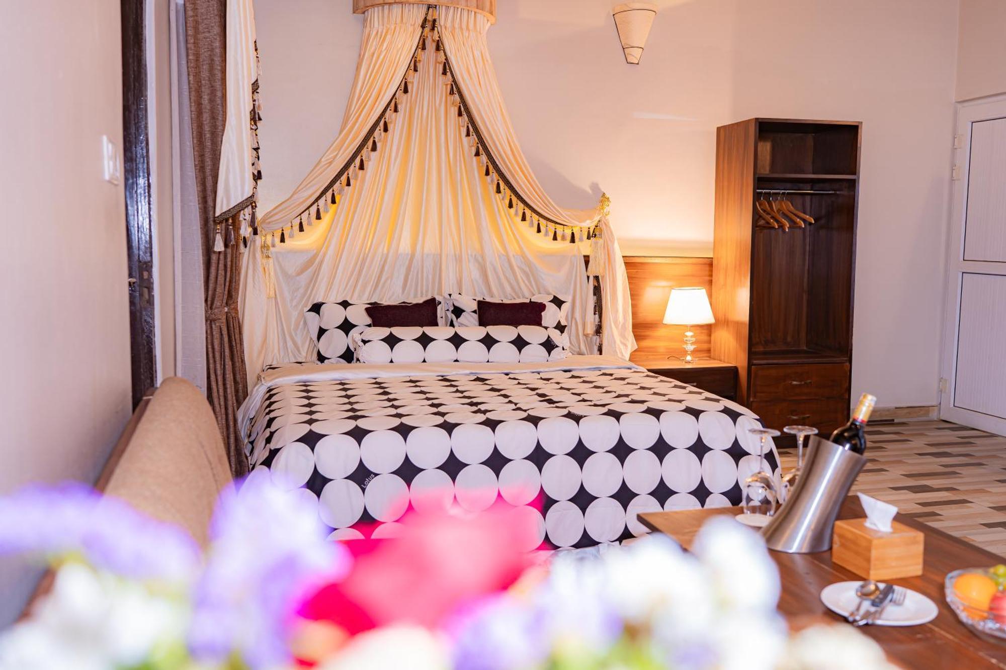 Busy Bee Resort, Pokhara Ngoại thất bức ảnh