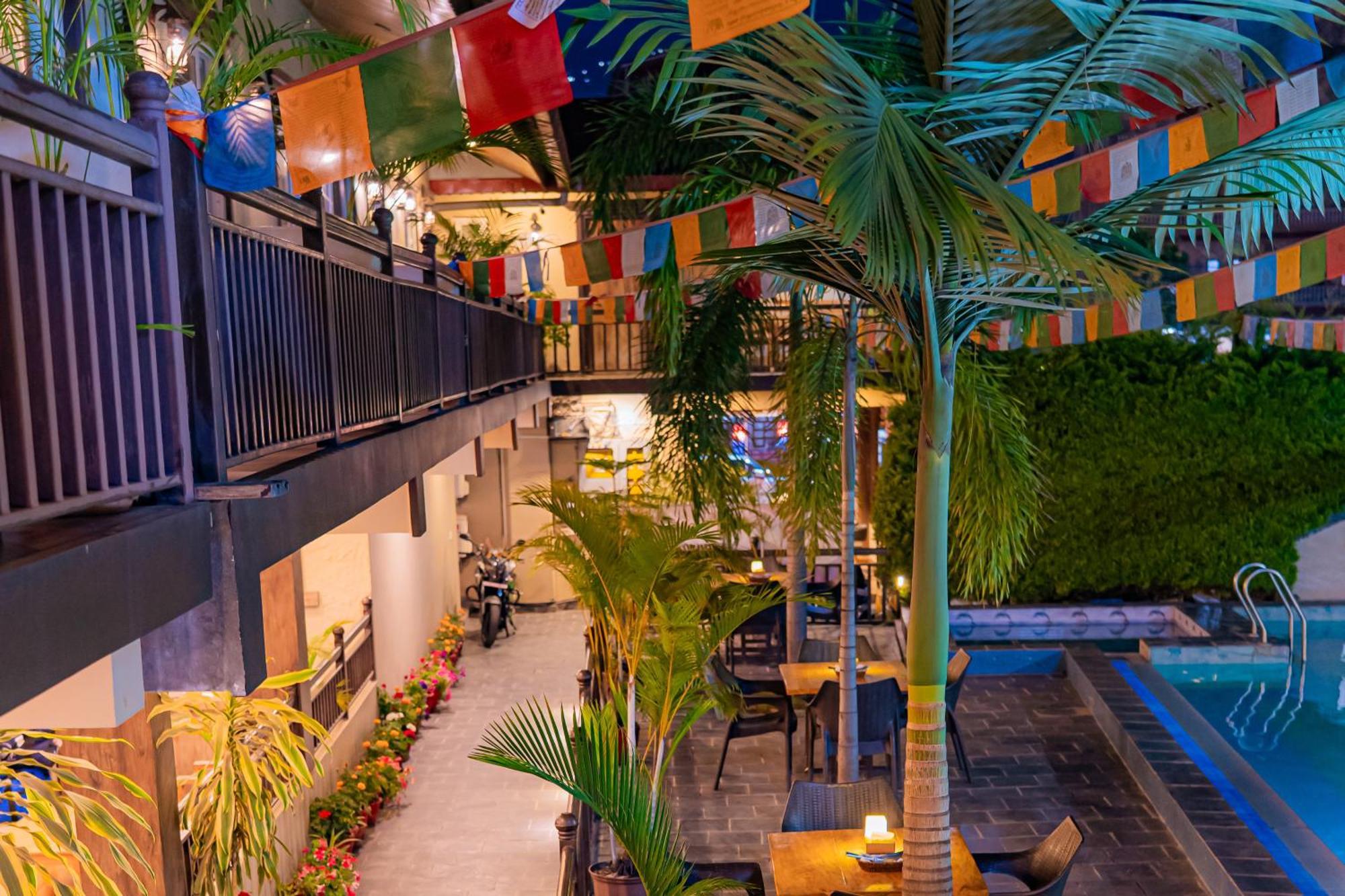 Busy Bee Resort, Pokhara Ngoại thất bức ảnh