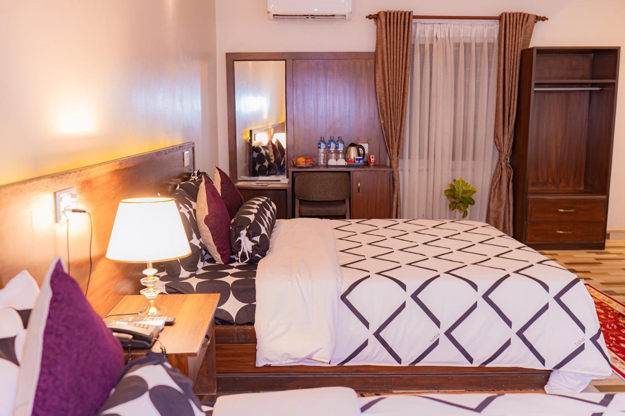 Busy Bee Resort, Pokhara Ngoại thất bức ảnh