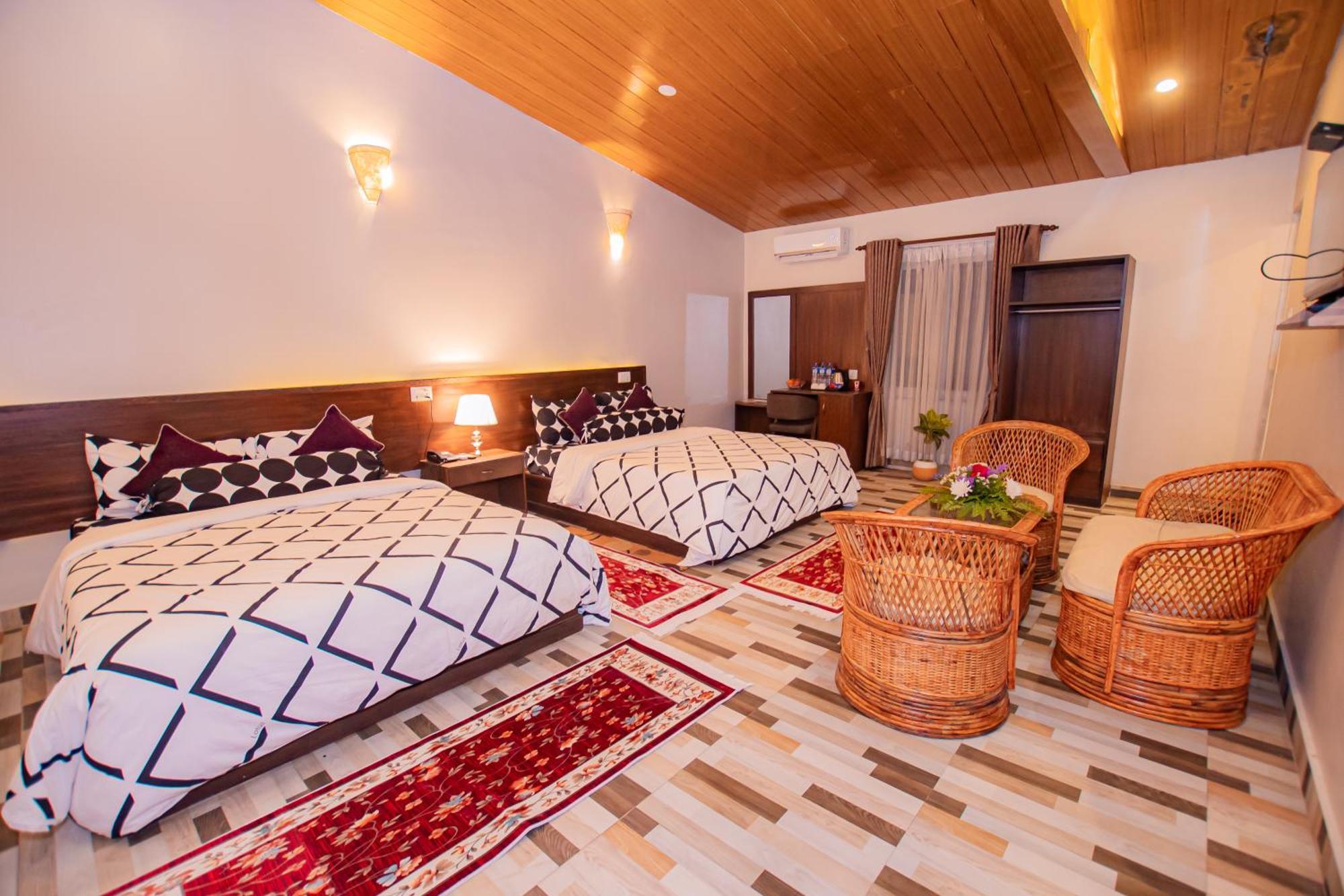 Busy Bee Resort, Pokhara Ngoại thất bức ảnh