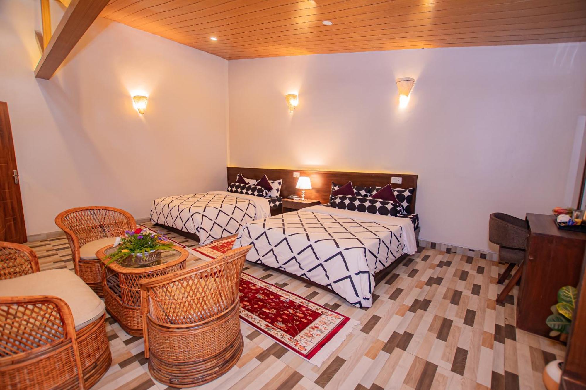 Busy Bee Resort, Pokhara Ngoại thất bức ảnh