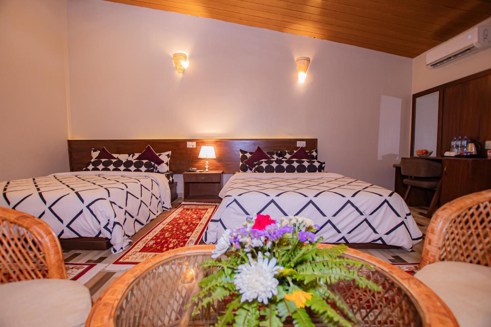 Busy Bee Resort, Pokhara Ngoại thất bức ảnh