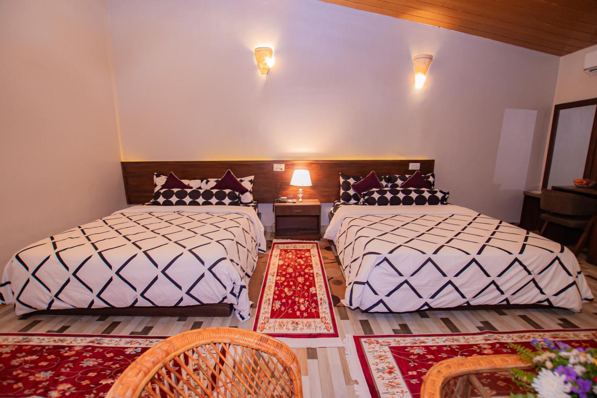 Busy Bee Resort, Pokhara Ngoại thất bức ảnh