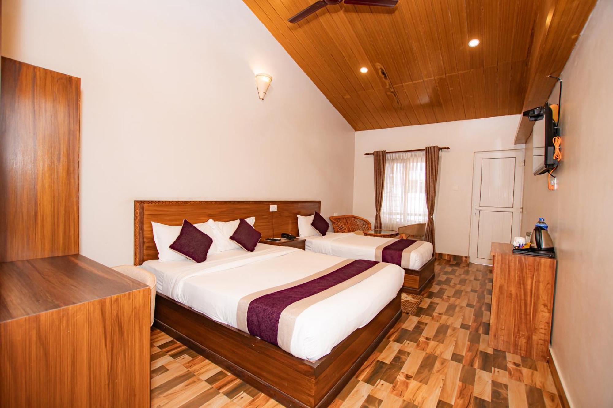 Busy Bee Resort, Pokhara Ngoại thất bức ảnh