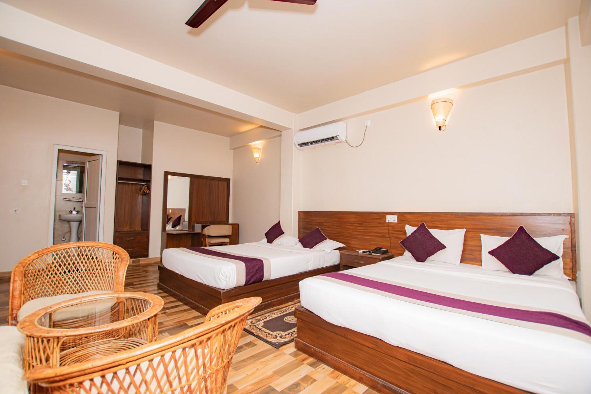 Busy Bee Resort, Pokhara Ngoại thất bức ảnh