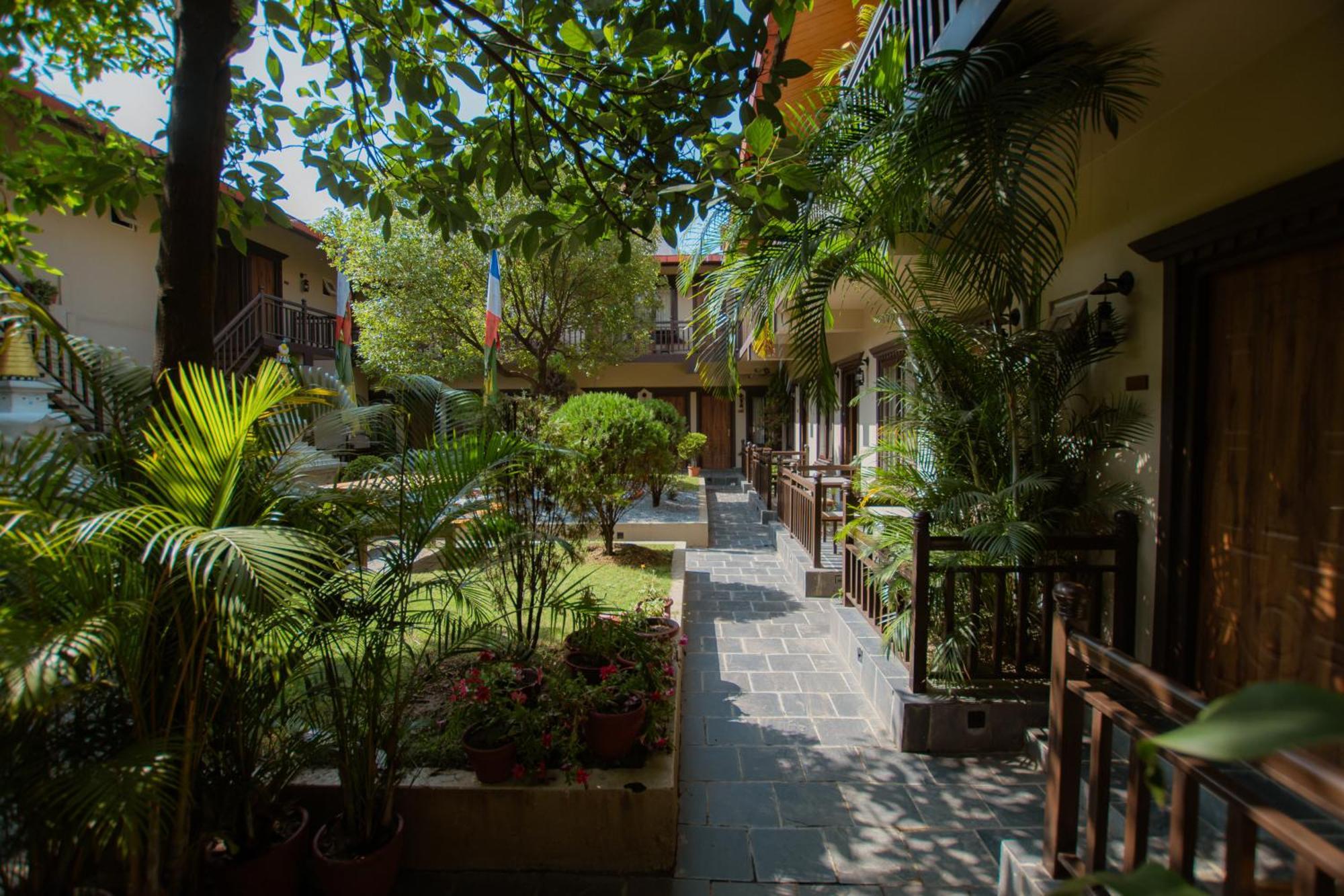 Busy Bee Resort, Pokhara Ngoại thất bức ảnh