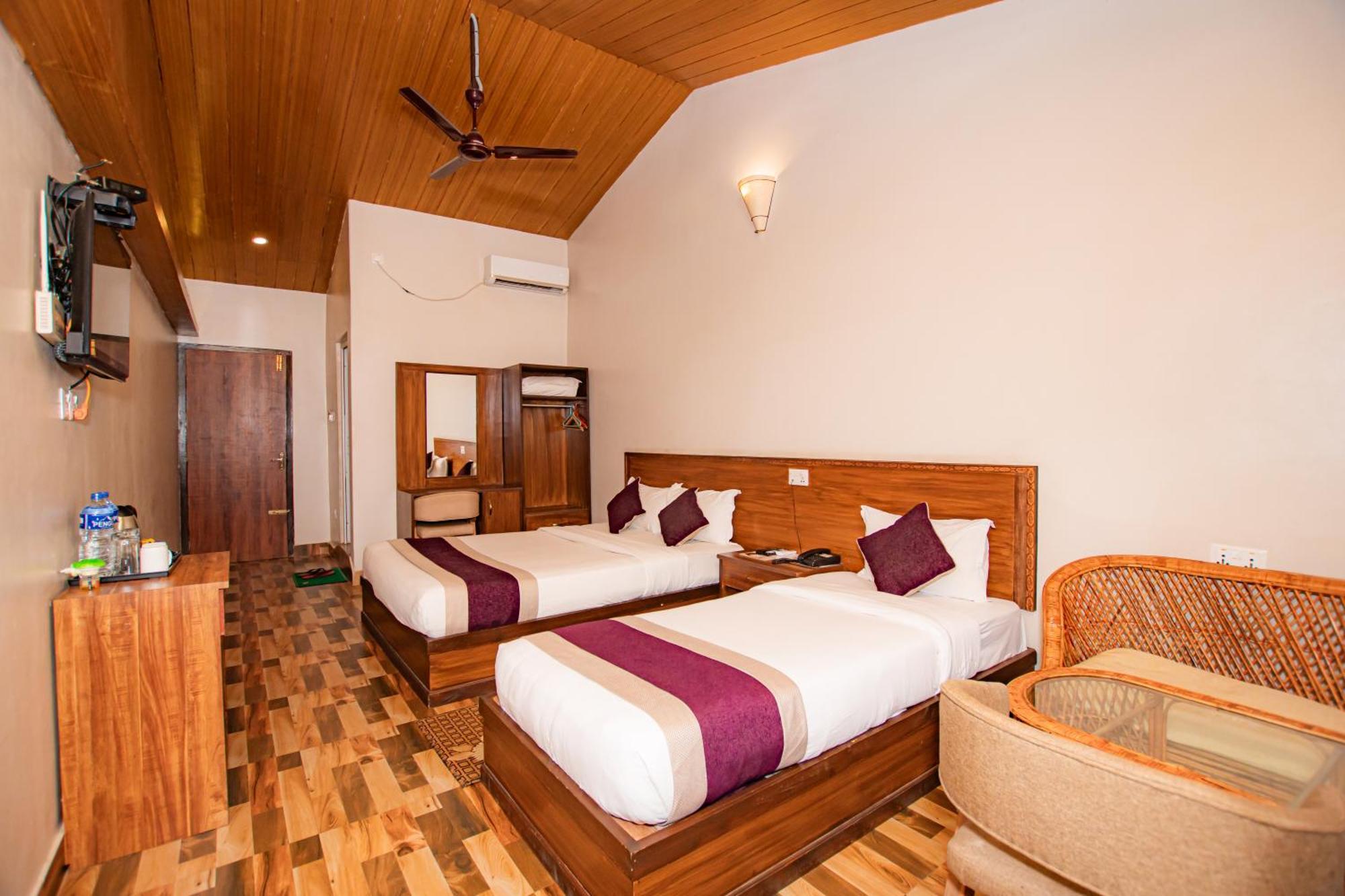 Busy Bee Resort, Pokhara Ngoại thất bức ảnh