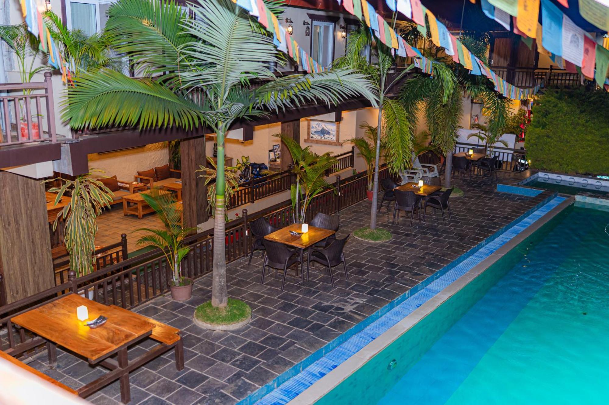 Busy Bee Resort, Pokhara Ngoại thất bức ảnh