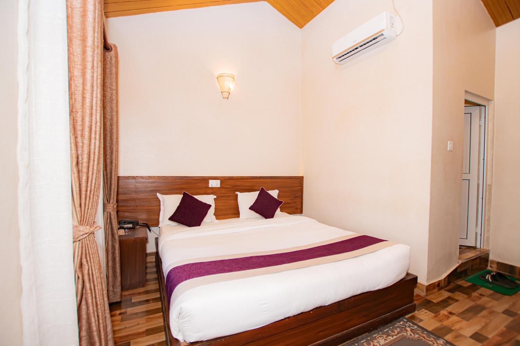 Busy Bee Resort, Pokhara Ngoại thất bức ảnh