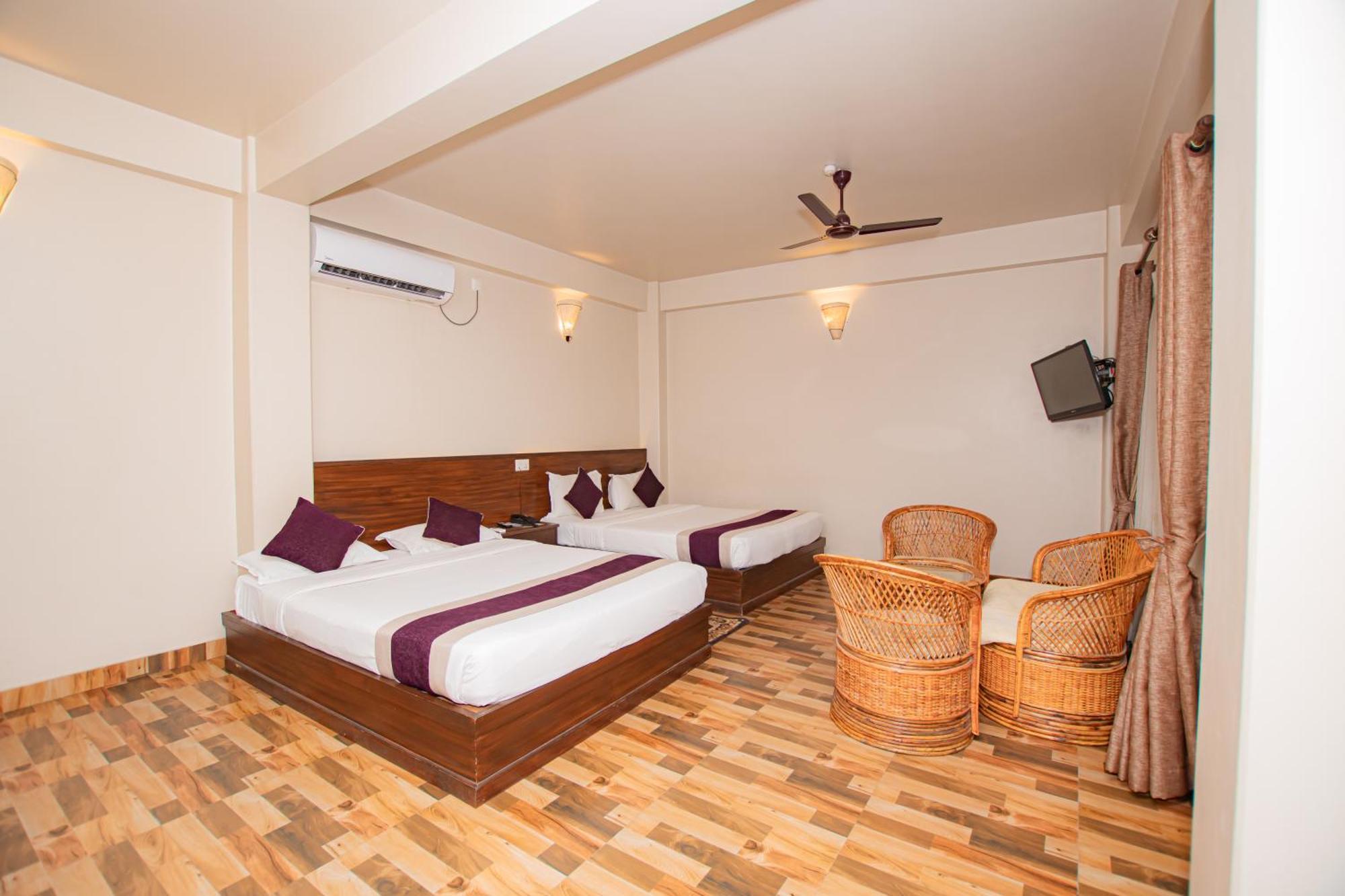 Busy Bee Resort, Pokhara Ngoại thất bức ảnh
