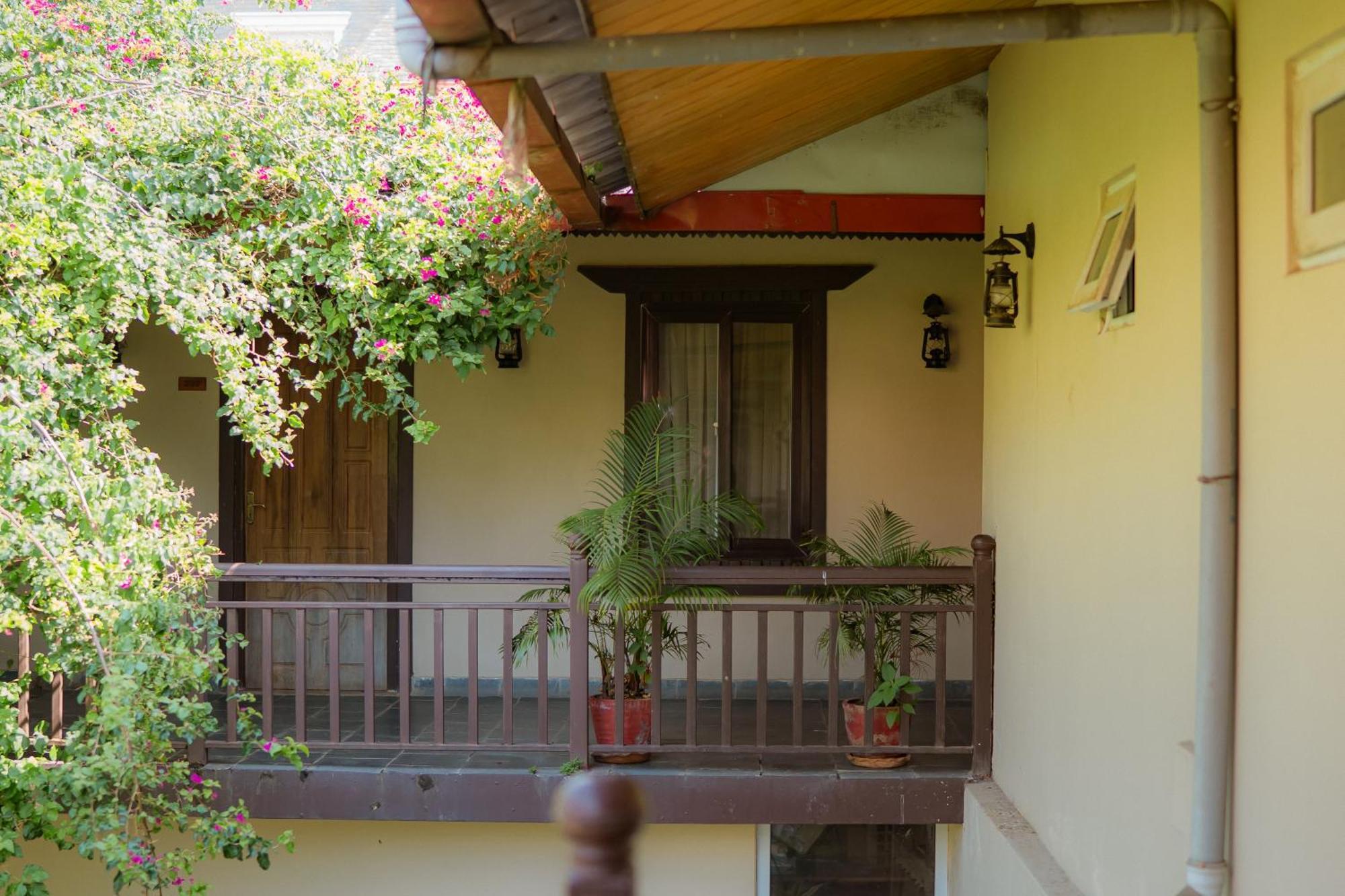 Busy Bee Resort, Pokhara Ngoại thất bức ảnh