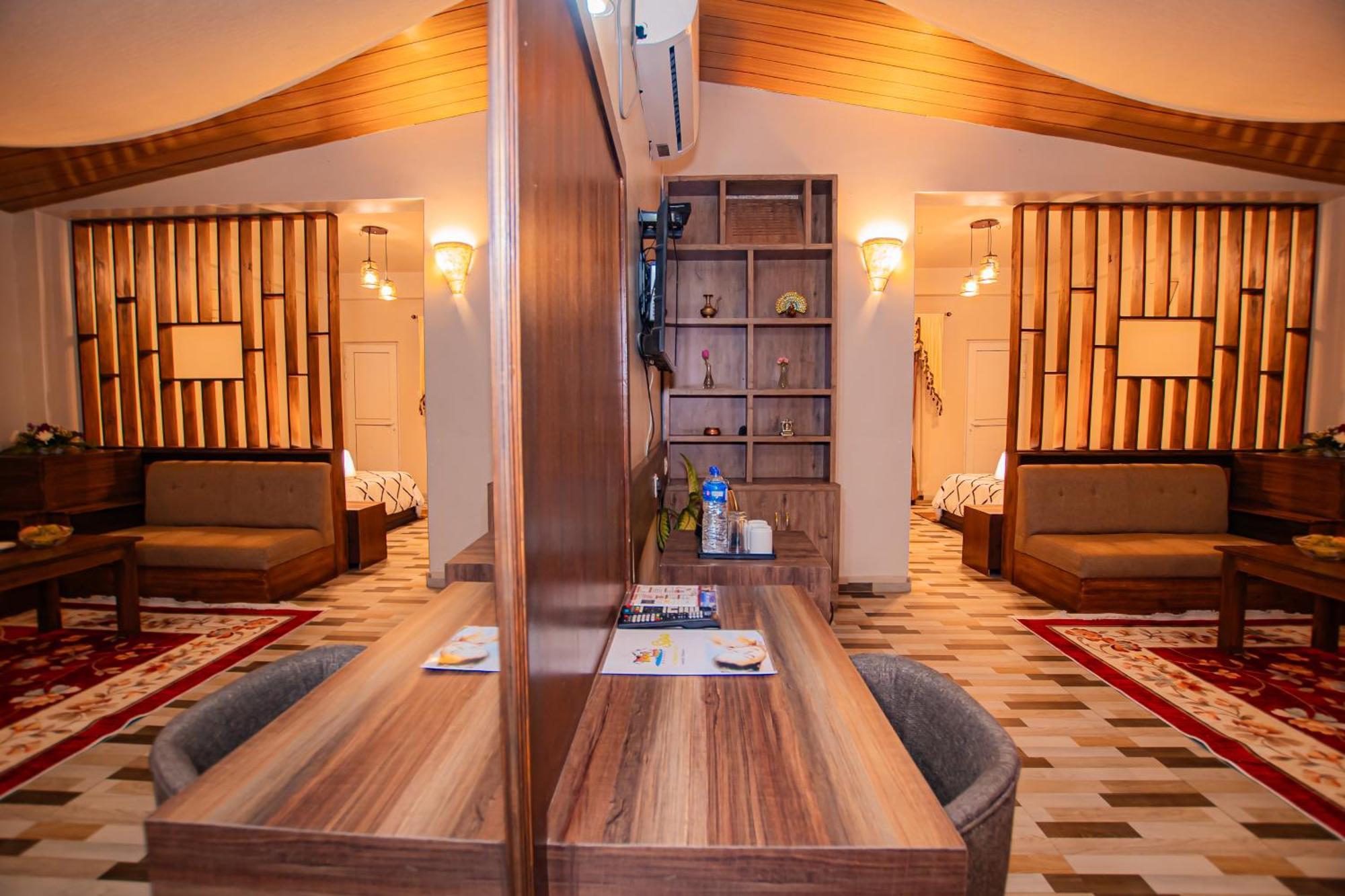 Busy Bee Resort, Pokhara Ngoại thất bức ảnh